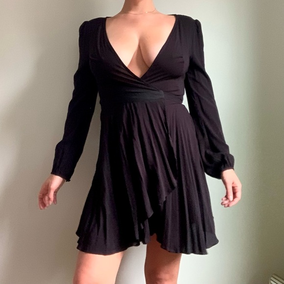 Long sleeved little black wrap dress - Ecote - Picture 3 of 10